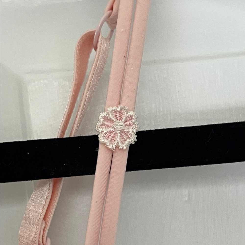 Victoria's Secret Light Pink Bra - Picture 4 of 11